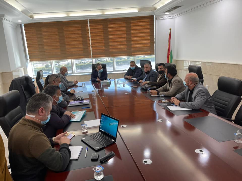 رێڤه‌به‌رێ گشتی یێ ساخله‌میا پارێزگه‌ها دهوكێ دگه‌ل لژنا تایبه‌ت یا دابه‌شكرنا ڤاكسینا كورونایێ كومبوو