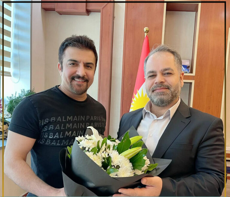 هونەرمەند ” کاروان کامل” پیرۆزباهی ل رێڤەبەرێ گشتیێ ساخلەمیا دهوکێ کر